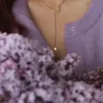 Dây chuyền Mặt Trăng khi đeo